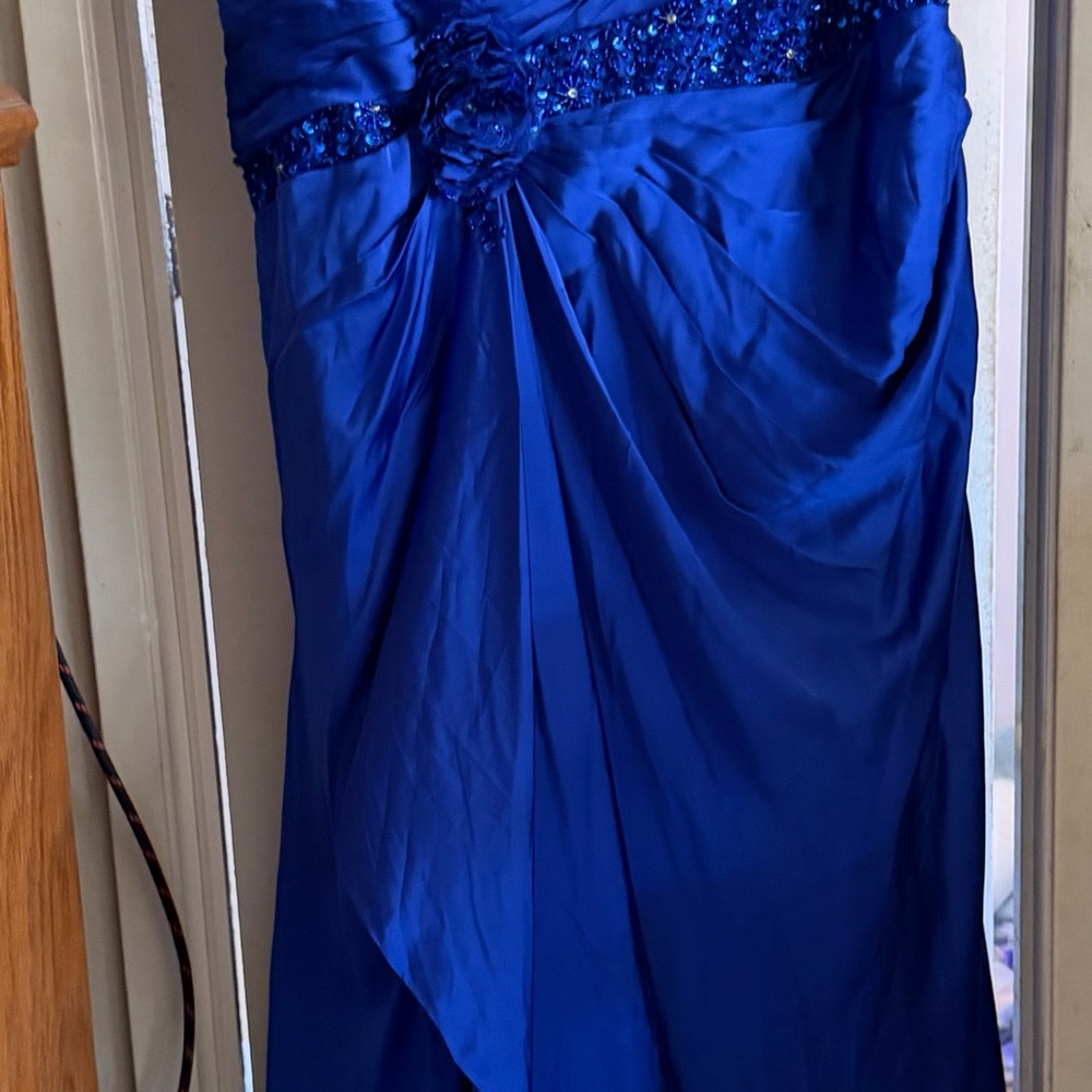 Elegant Blue Evening Gown